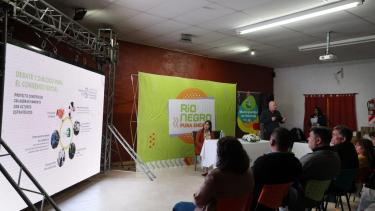 Exposición del secretario Sanguinetti en Valcheta. Foto: Gentileza.