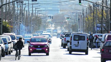 La zona comercial es variada, hay desde ferreterías, tiendas, casas de blanco y almacenes hasta venta de electrodomésticos.  (FOTOS: Matías Subat)