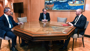 El Gobierno prepara medidas para “cuidar los dólares” que se anunciarán esta semana