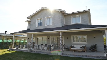 Casa «estilo Hamptons» en Roca: fotos para recorrerla por dentro y fuera