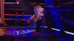 Lali usó el botón de bloqueo y tuvo un eufórico festejo en La Voz Argentina