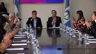 El vicegobernador encabezó la primera reunión de la interpoderes. Foto: Matías Subat.