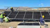 Imagen de El parque solar del fin del mundo ya tiene sus primeros paneles montados