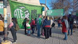 Paro de estatales: marcharon al Ministerio de Trabajo de Roca por el pase a planta permanente