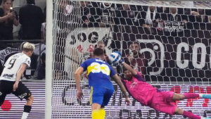 Con los arqueros como figuras, Boca y Corinthians igualaron sin goles en San Pablo