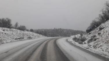 La ruta 40, entre Bariloche y El Bolsón requiere la portación de cadenas y circular con extrema precaución. Archivo
