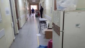 Paciente de Salud Mental atacó otra vez a personal y enfermos del hospital de Roca