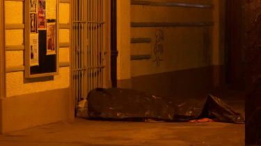 No son pocas las personas en situación de calle que viven en Roca. (foto: Juan Thomes)