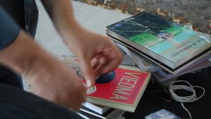 Se viene la suelta de libros en espacios públicos de Viedma y El Cóndor