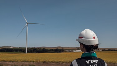 100 años de YPF: el desafío de las renovables en una empresa que nació petrolera