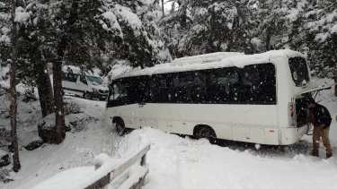 El vehículo quedó atravesado en el arroyo Blanco. Foto: gentileza