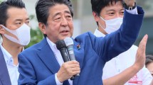 Imagen de Exprimer ministro japonés Abe fue asesinado a balazos en un acto de campaña