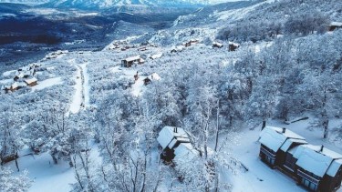 Salir esquiando desde la cabaña es el principal atractivo de Las Pendientes Ski Village.