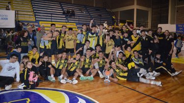 Festejo del Deca en el Gigante. Pacífico le ganó a Del Progreso y se quedó con el Integración 2022. Foto:  Adrián Hernández, Manantial Deportivo 
