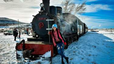 Quienes disfrutaron del primer viaje se llevaron las mejores imágenes de La Trochita en la nieve.. Mañana, el segundo. Foto: Gentileza. 