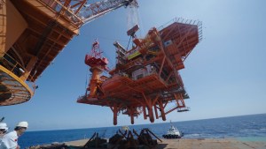 China instaló su primera plataforma offshore no tripulada