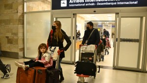 Llegaron turistas brasileños a Bariloche en el primer vuelo directo de Aerolíneas Argentinas