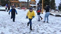 Imagen de La nieve fue copiosa en el Centro Cívico y acumuló medio metro en los barrios de Bariloche
