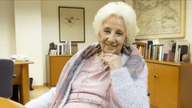 Estela de Carlotto confirmó que habló por teléfono con el presidente para que se comunique con Cristina. 