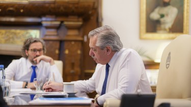 Desde el Gobierno se informó que el presidente argentino ofreció incrementar la ayuda humanitaria que Argentina ya ha enviado a Ucrania en caso de ser necesario. (Prensa Presidencia).-
