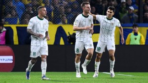 Banfield goleó a Boca con baile en La Bombonera