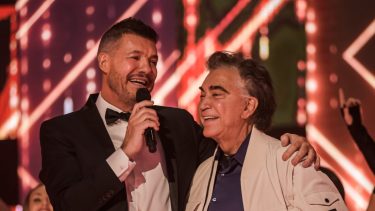 Tinelli junto al Puma Rodríguez, uno de los jurados del programa. (Foto: @eltreceoficial)