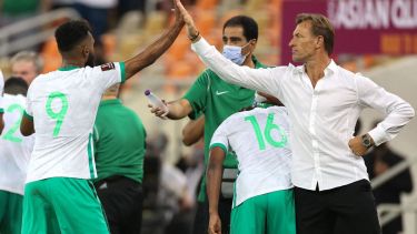 Hervé Renard tiene la misión de lograr la histórica clasificación a los octavos de final del mundial con Arabia Saudita.