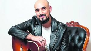 Las distintas facetas de Abel Pintos, muy querido en la región