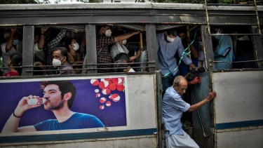 La OMS investiga nueva subvariante detectada en India que en dos meses se extendió a diez países. Foto: AP 