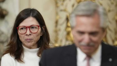 El presidente Alberto Fernández le tomó juramento a la ministra Silvina Batakis. 
