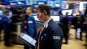 Cómo cerraron este martes el dólar blue, los bonos y el riesgo país