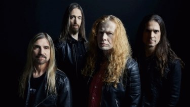 El primer adelanto llegó con el single “We’ll Be Back”.