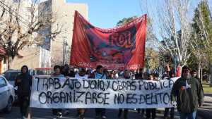 Organizaciones sociales se movilizaron frente a la sede de Desarrollo Social en Roca