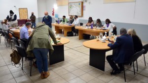 En la previa de las paritarias en Río Negro, hay anuncios de pagos y de protestas