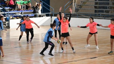 Hasta las 14.30 compite Handball femenino, luego es el turno de los varones. Foto: Flor Salto