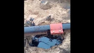 Confederación Mapuche denunció en redes un derrame de petróleo en Cutral Co