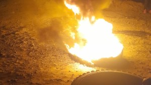 Cortaron una calle del Oeste de Neuquén para pedir medidores de luz