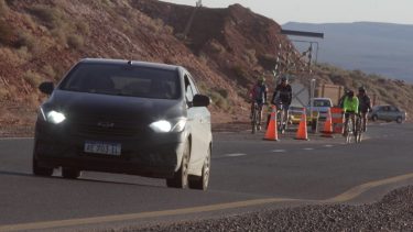 Después de las tormentas, quedaron deformaciones sobre la Ruta 22 en Cutral Co y en Plottier (ex Autovía Norte). Fotos archivo  Oscar Livera.