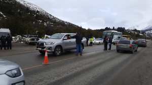 Protestaron en el acceso al cerro Catedral en reclamo de un bono extra de 50.000 pesos