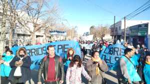 Barrios de Pie se moviliza en Centenario por ayuda económica y aportes a los comedores