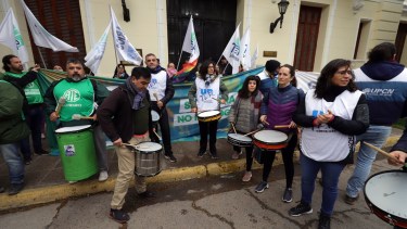 Unter, ATE y UPCN coincidieron en el inicio de la semana con paros y marchas en rechazo. Foto Marcelo Ochoa.