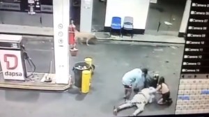 Video: asesinaron a golpes a un hombre en una estación de servicios