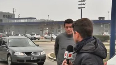 Sebastián Battaglia se bajó de su auto en forma intempestiva para hablar con ESPN y TyC Sports. 