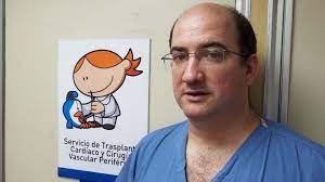El cirujano Ignacio Berra aprendió en Boston una técnica para hacer la cirugía de los bebés con más precisión e implementó un nuevo sistema en el Garrahan