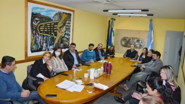 La Mesa de Seguridad Local con funcionarios provinciales, municipales y comerciantes se reunió en Roca. Foto: gentileza