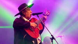 La Peña: Encantamiento en una noche bien folclórica del Poncho