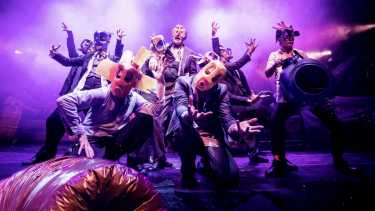 El Choque Urbano nació en 2002, inspirado en el grupo inglés Stomp que empleaba instrumentos no convencionales.