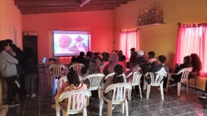 En vacaciones, cine en los barrios para los chicos de Chichinales