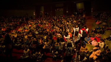 La sala mayor del Centro Cultural colmada de chicos de la capital rionegrina. Foto gentileza. 