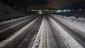 Nieve en Bariloche: suspenden clases en turno mañana y piden precaución para circular